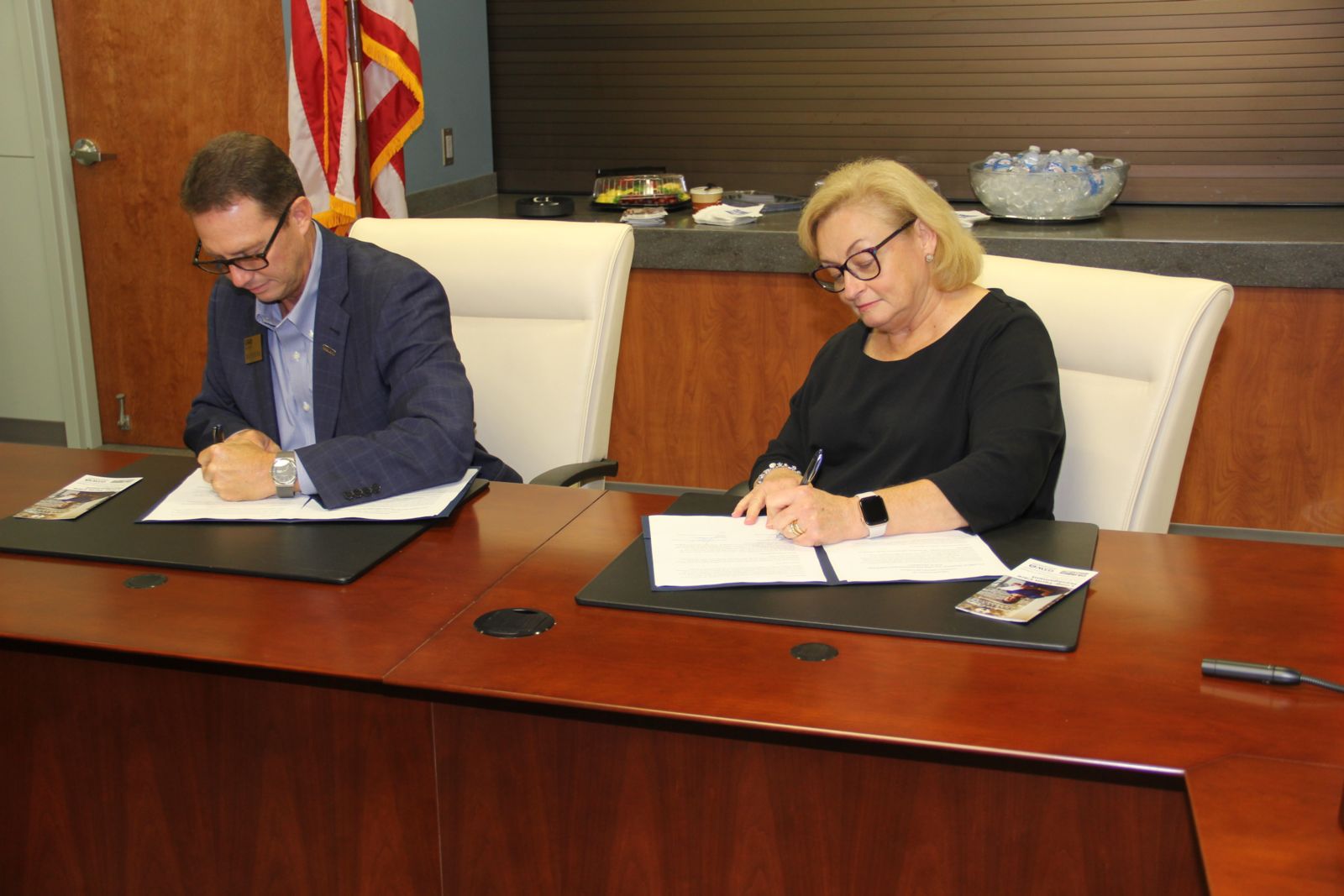 GSW President and CTC Interim President signing agreement